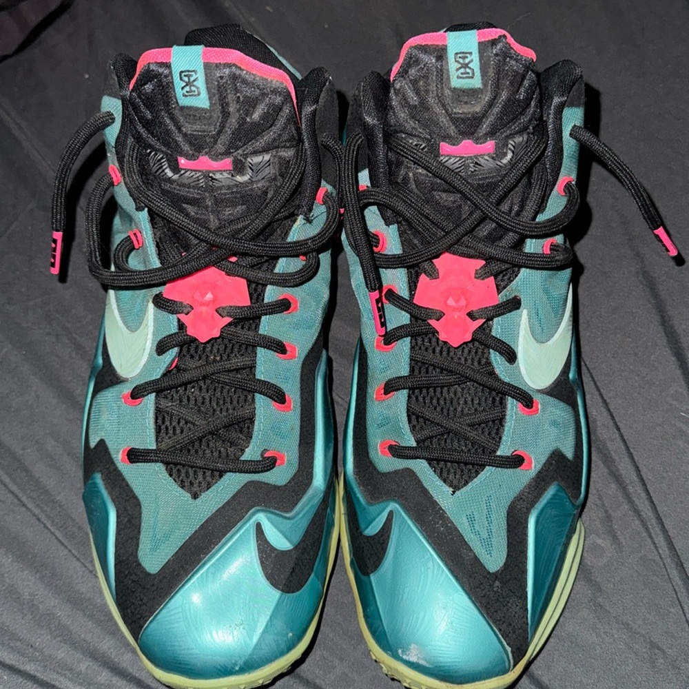 Lebron 11 size 8.5men